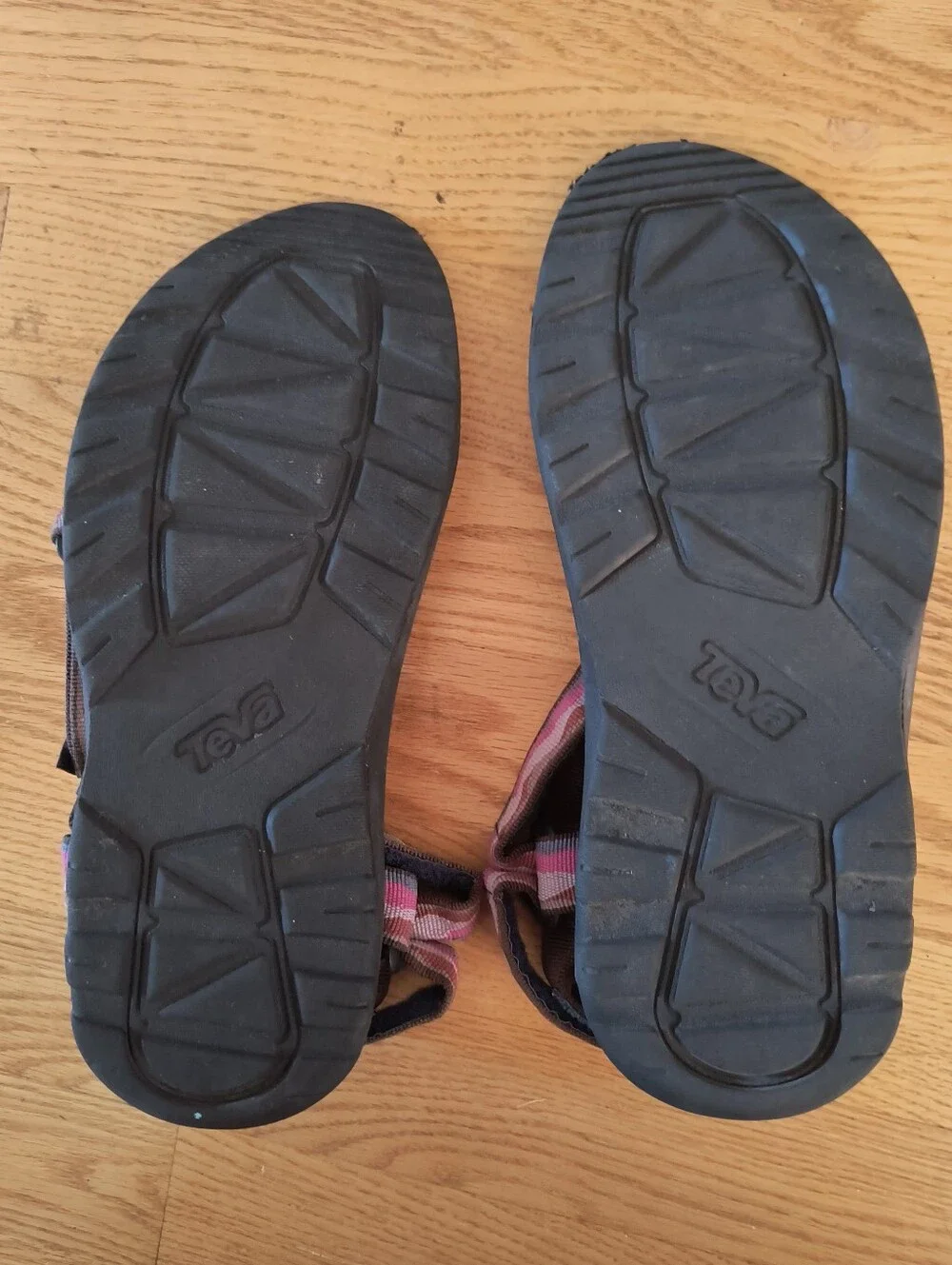 Teva Hurricane Purple Pink Black Sandals Size 6